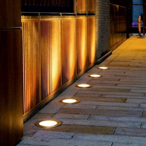 outdoor equipment : Draadloze LED Solar Tuinverlichting Deluxe - Verlicht Jouw Tuin met Gemak in 12 Lampen van Pantino