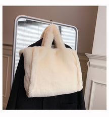 bags : LucaFrosti Stijlvolle Dames Wintertas - Zwart in Gebroken wit van Pantino