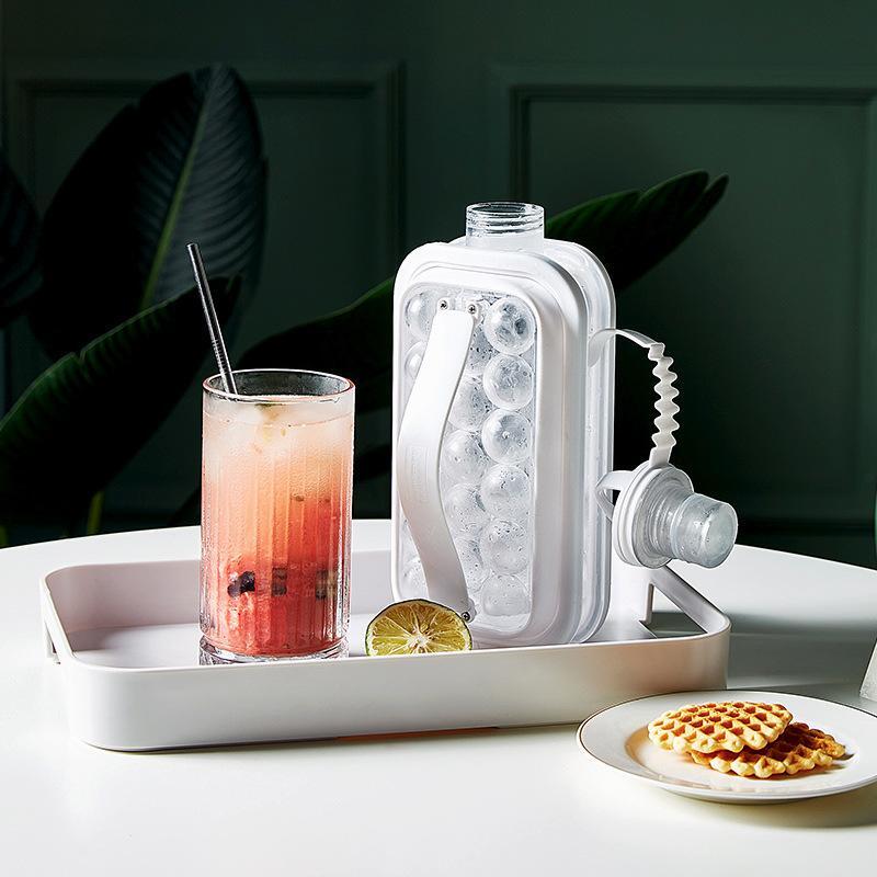 outdoor equipment : IJsblokjesmaker fles 2-in-1: Grote herbruikbare siliconen vorm voor water & drankjes in van Pantino