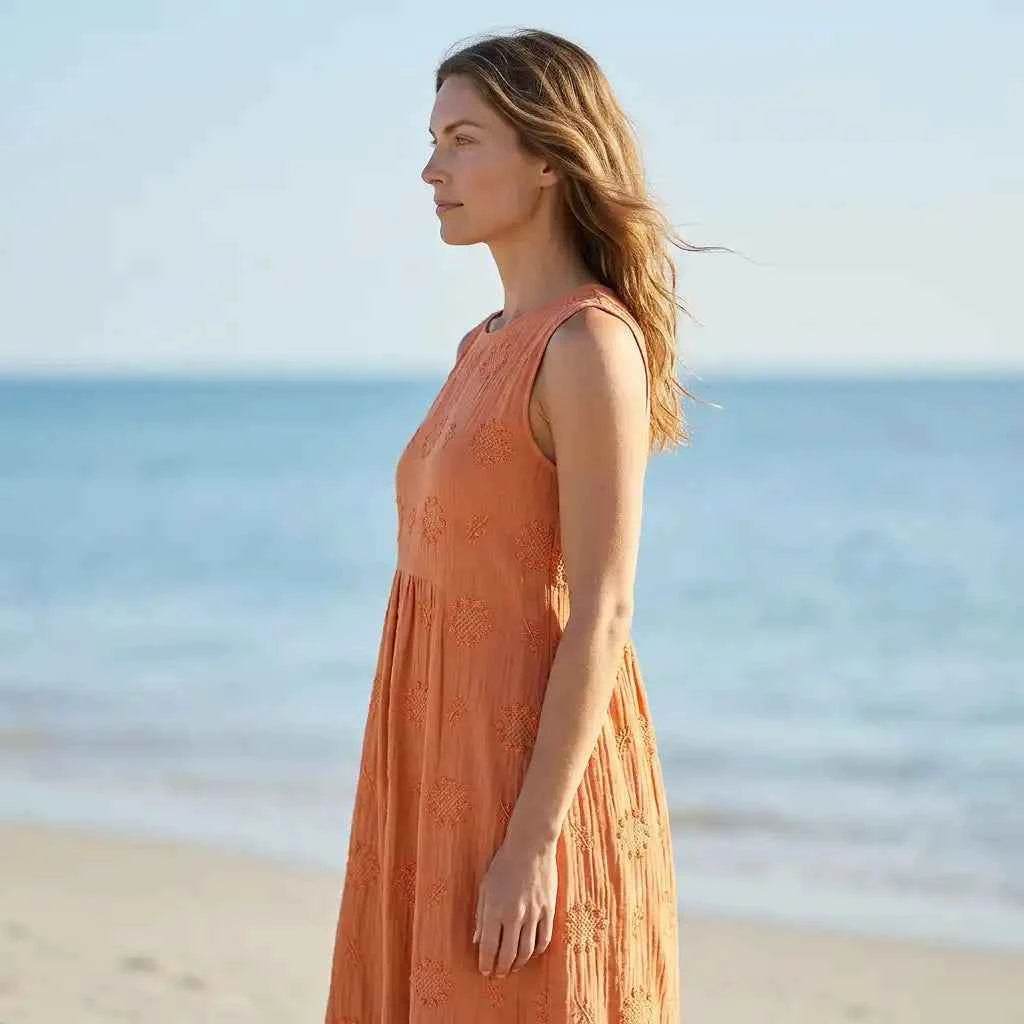 Vrouwen mode : Élodie | Elegante oversized mouwloze jurk met borduursels voor een verfijnde look in van Pantino