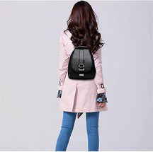 bags : Leren Dames Rugzak Lila - Compacte Schoudertas voor Vrouwen - Trendy & Chique Design in Zwart van Pantino