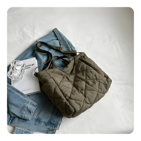 women's shoulder bag : Gewatteerde Tote Bag Dames - Nylon Schoudertas - Verstelbare Riem in Groen van Pantinoshop