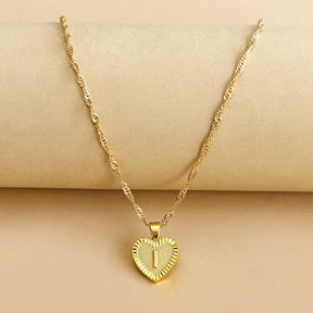 Necklace : Initiaal Hart Hanger in Gold I van Pantino