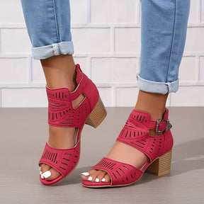 Sandals : Fluwelen Sandalen Dames - Chique Design voor een Stijlvolle en Comfortabele Uitstraling - Bruin in Rood van Pantino