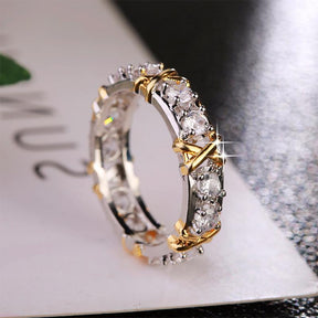 Ring : Exceptional Ring - Vergulde Luxueuze Ring - Wit+Lila in Wit+Goud van Pantino