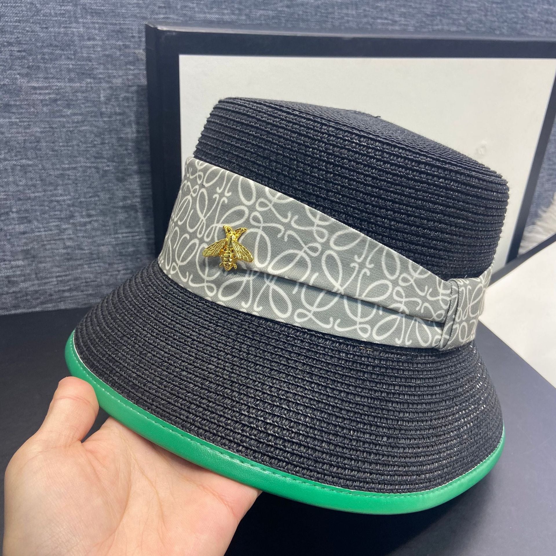Bucket Hat : Hoed Dames Khaki - Emmerhoed met Lint in Zwart van Pantino