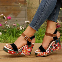 Sandals : Sandalen Dames Rood - Stijlvolle Goudkleurige - Ideaal voor die een Statement Willen Maken in Zwart van Pantino