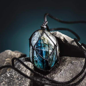 Necklace : Labradoriet Drakenhart - Unieke Handgesneden Edelsteen Hanger in van Pantino