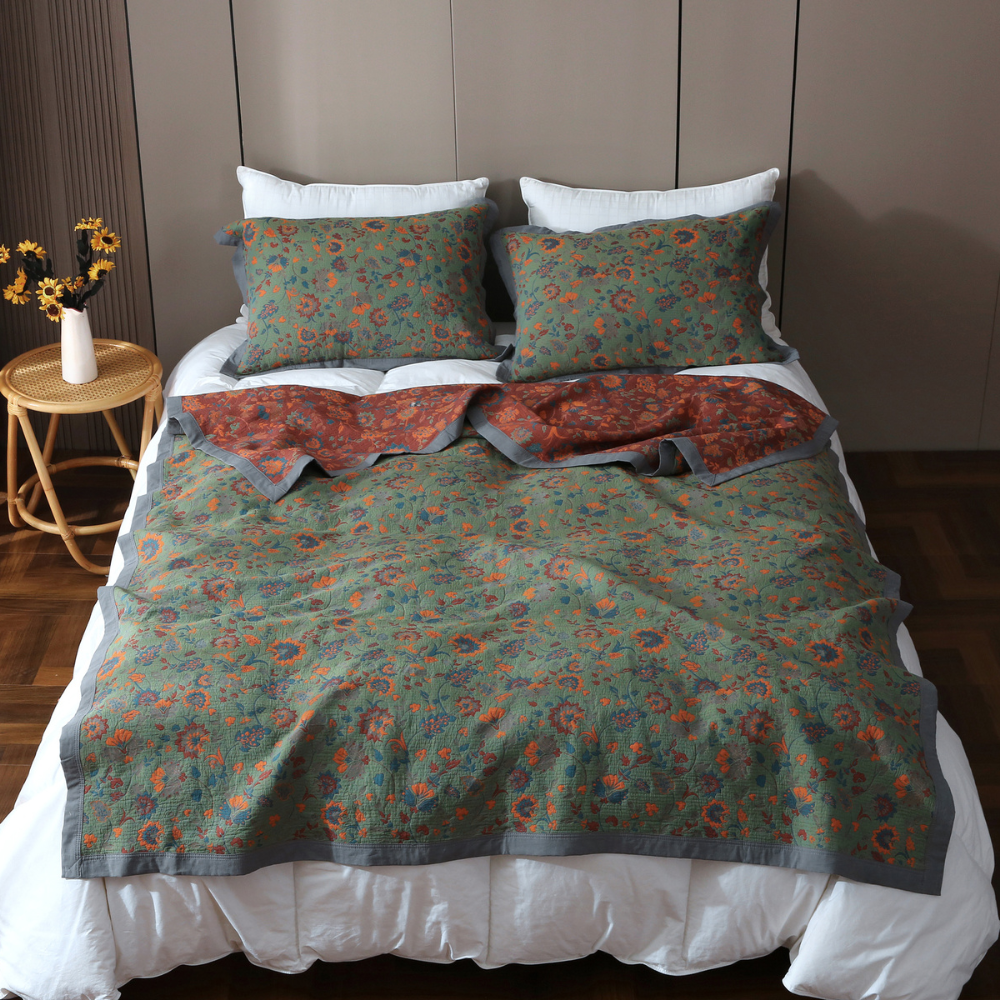 home & garden : Retro Bloementapijt Klein (170 x 230 cm) in Groot (230 x 250 cm) van Pantino