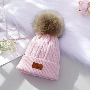 Pompom Beanie : Pompom Muts Dames Zwart - Gebreide Warme Winter - Acryl in Roze van Pantino