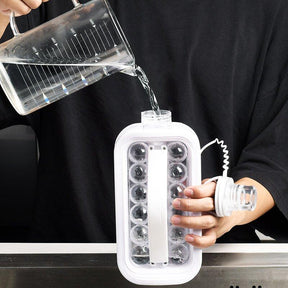 outdoor equipment : IJsblokjesmaker fles 2-in-1: Grote herbruikbare siliconen vorm voor water & drankjes in van Pantino