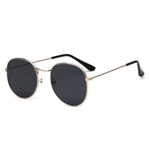 Sunglasses : Zonnebril Gouden Thee - Modieuze Metalen in Zilver grijs van Pantino