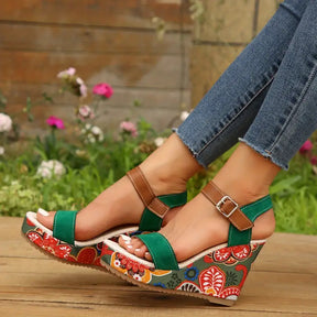 Sandals : Sandalen Dames Rood - Stijlvolle Goudkleurige - Ideaal voor die een Statement Willen Maken in Groen van Pantino