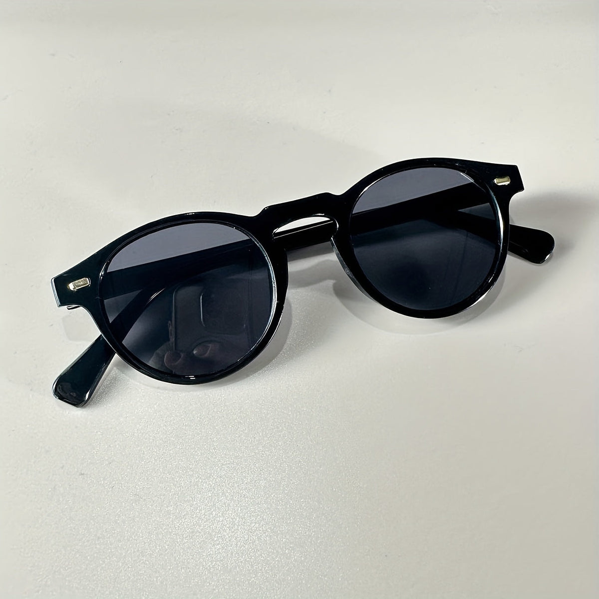 Sunglasses : Zonnebril Dames Zwart - Klassieke Veelzijdige Retro Punk Ronde in van Pantino