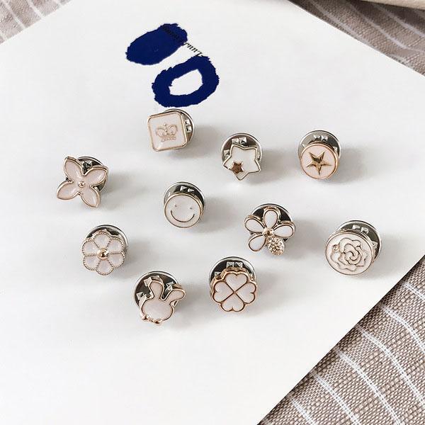 Button Protectors : Knoppen Bescherming (Set van 10 of 20) - Zwarte Zwaan in Witte Bloemen van Pantino