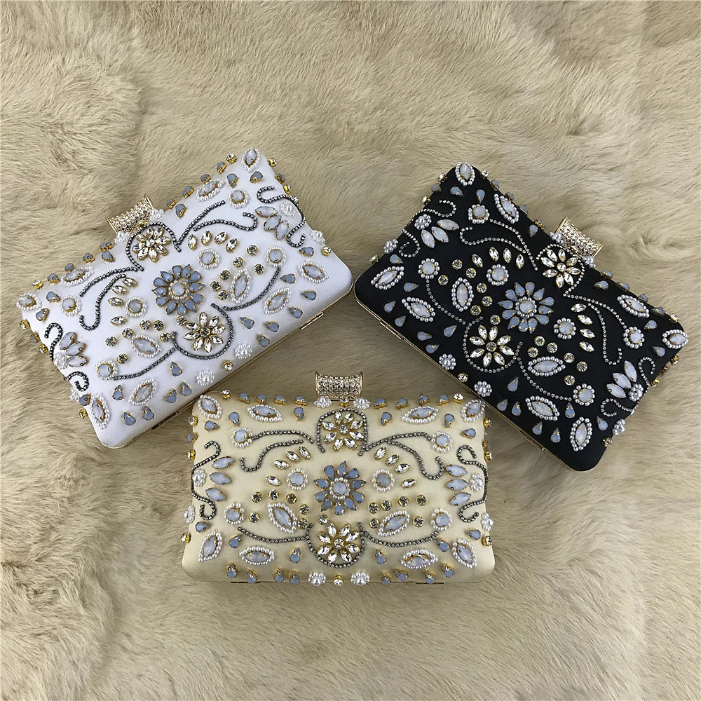 bags : Versierde Clutch met Bloemenparelversiering - Zwart in van Pantino