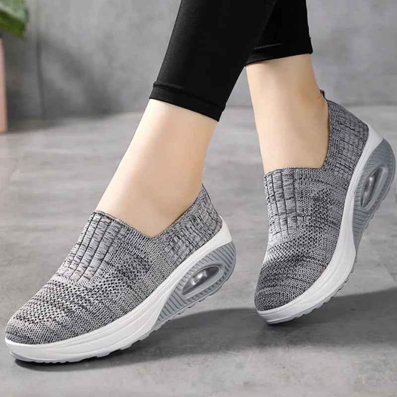 Baskets pour femmes : Comfortabele en lichte damessneakers voor dagelijks wandelen in Gris helder van Pantinoshop
