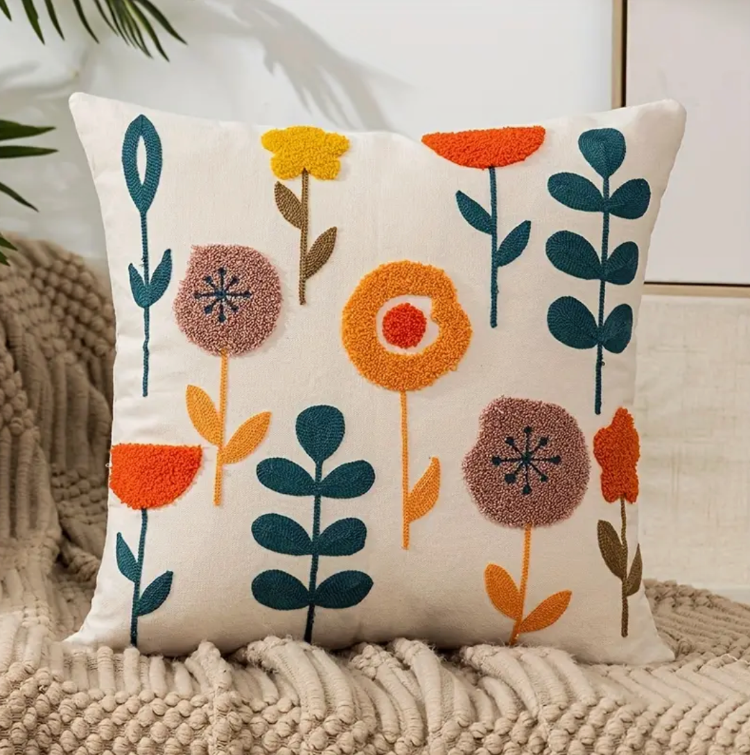 home & garden : Zacht Kussen met Gebloemde Kussenhoes in Bloemen 2 van Pantino