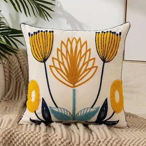 home & garden : Zacht Kussen met Gebloemde Kussenhoes in Bloemen 3 van Pantino