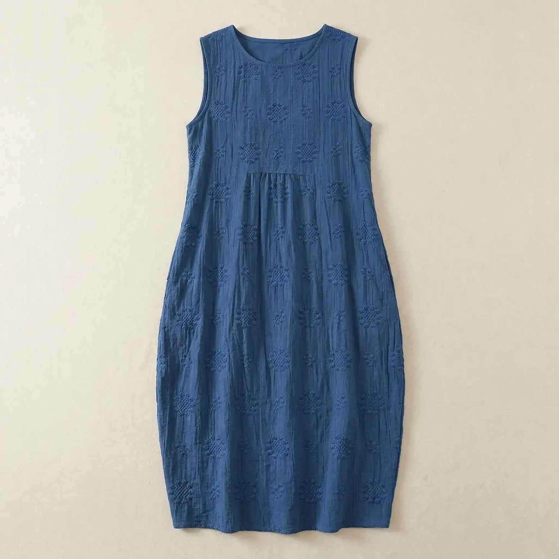 Vrouwen mode : Élodie | Elegante oversized mouwloze jurk met borduursels voor een verfijnde look in Blauw van Pantino