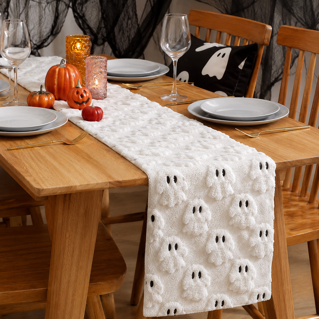 Gifts – Seasonal – Halloween : Halloween Tafelloper met 3D Spook- of Pompoenmotief – 33 × 233/275 cm in van Pantinoshop