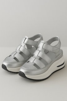 Sandals : Dames Comfortabele Antislip Sandalen - Wit in Zilver van Pantino