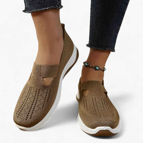 Dames Instap Schoenen : Dames Comfortabele Beige Schoenen - Lichtgewicht, Schokabsorberend & Zacht in Bruin van Pantino