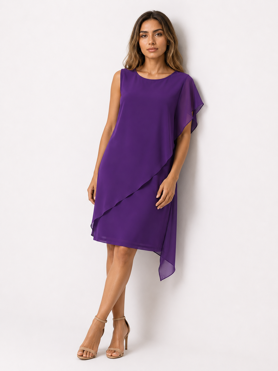 Dress : Dames Mouwloze Polyester Zomerjurk met Asymmetrische Chiffon-Look Overlay in van Pantino