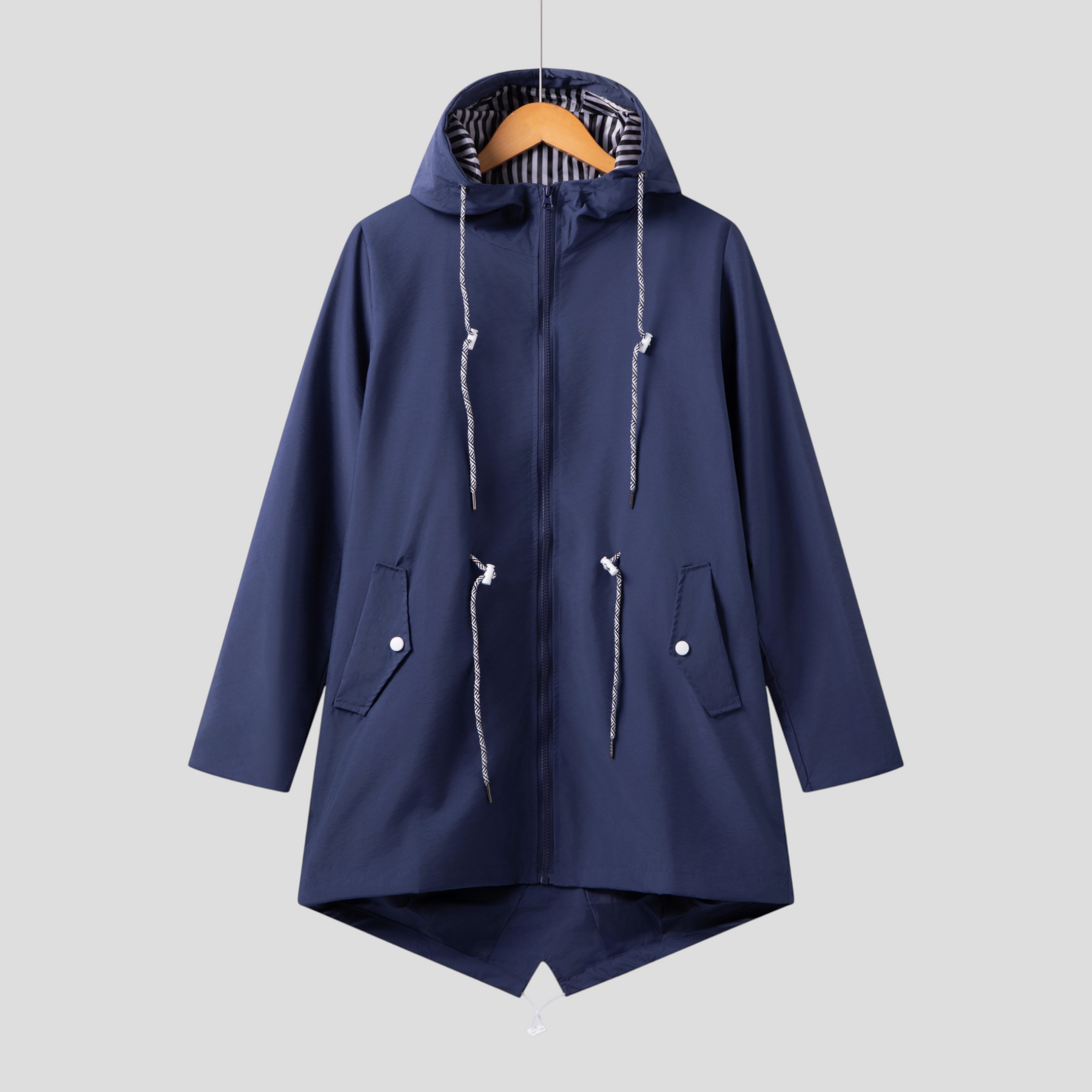 outdoor equipment : Waterdichte Jas - Ultimale Bescherming voor Buitenavonturen - Fuchsia in Marineblauw van Pantino