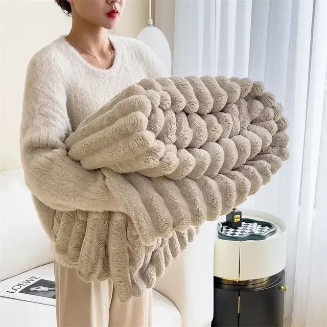 home & garden : Ultime Warme Pluche Deken Sofa - Crème in van Pantino