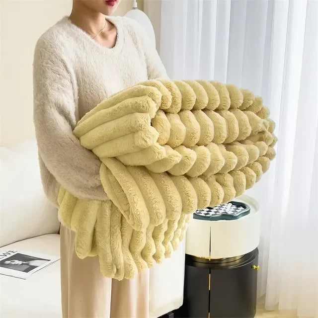 home & garden : Ultime Warme Pluche Deken Sofa - Crème in van Pantino