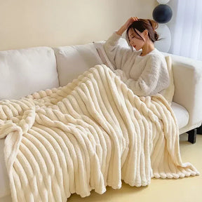 home & garden : Ultime Warme Pluche Deken Sofa - Crème in van Pantino