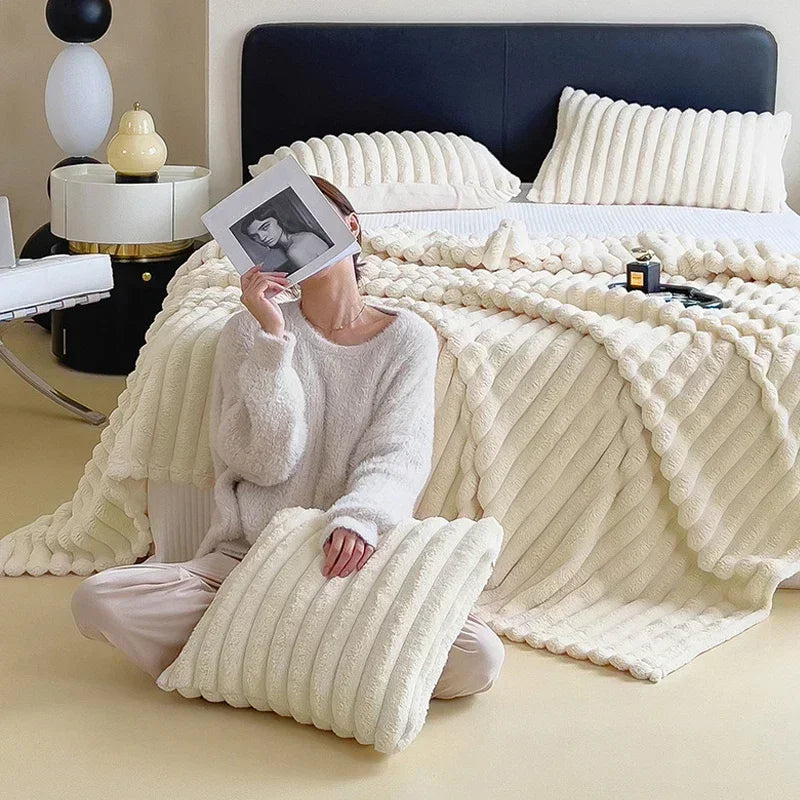 home & garden : Ultime Warme Pluche Deken Sofa - Crème in van Pantino