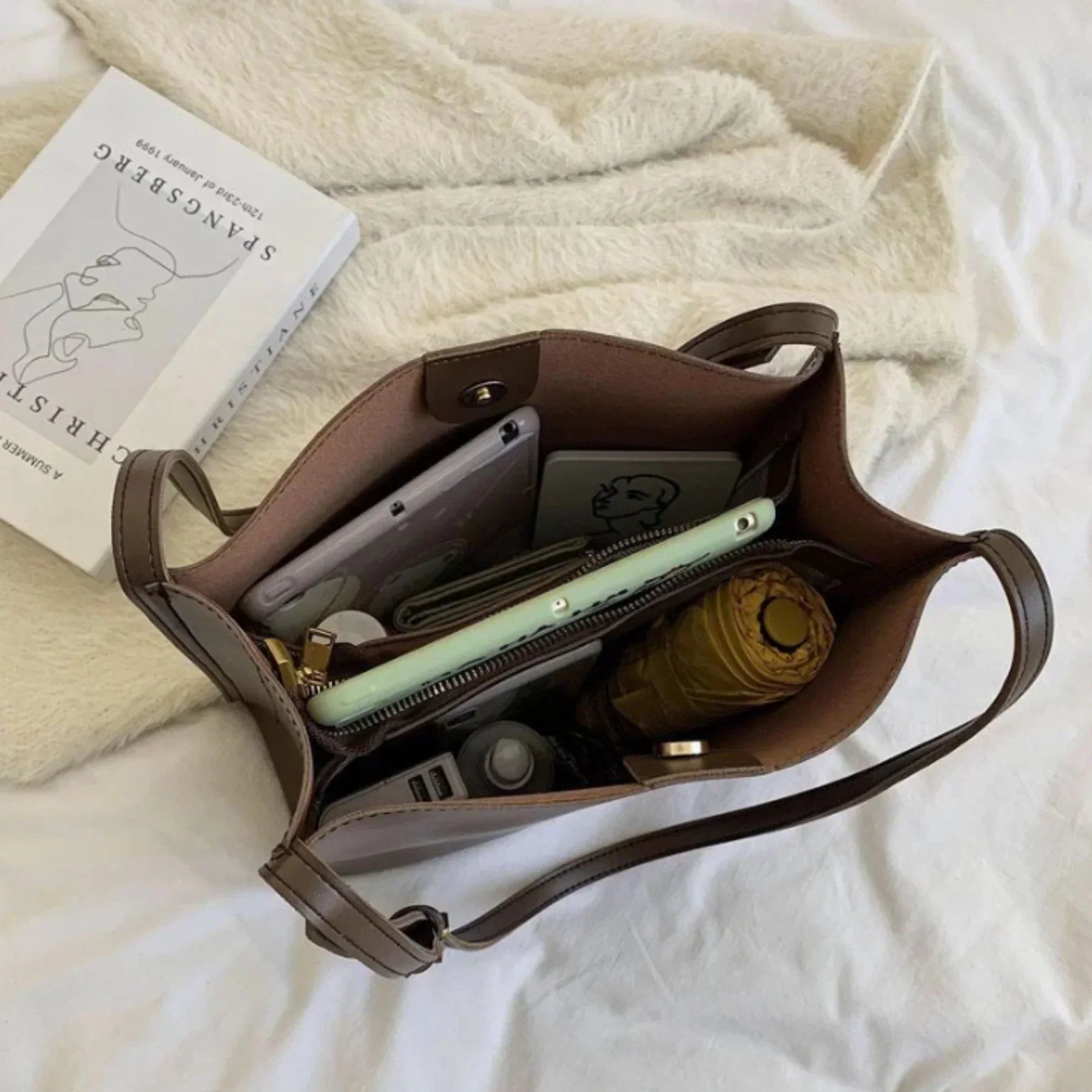 bags : Handtas Dames Zwart - RetroChic - Vintage Stijl in van Pantino