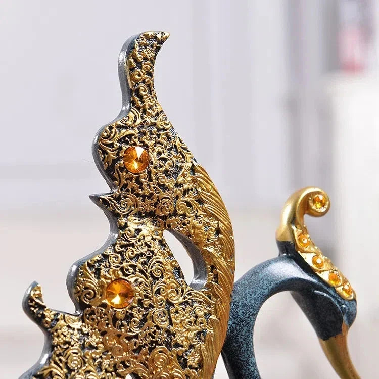 home & garden : MajesticMates - Zwanenliefhebbers Decoratie - Goud in van Pantino