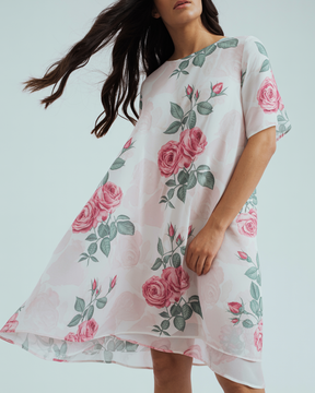 Dresses : Elegante damesjurk in rode chiffon met petaldetails, ideaal voor ceremonies in van Pantinoshop