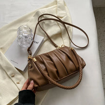 bags : Schoudertas Zwart - Elegante Geplooide in Bruin van Pantino