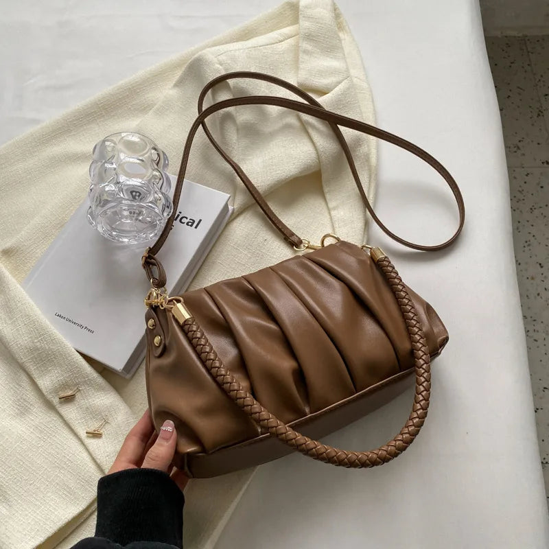 bags : Schoudertas Zwart - Elegante Geplooide in Bruin van Pantino