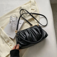 bags : Schoudertas Zwart - Elegante Geplooide in Zwart van Pantino