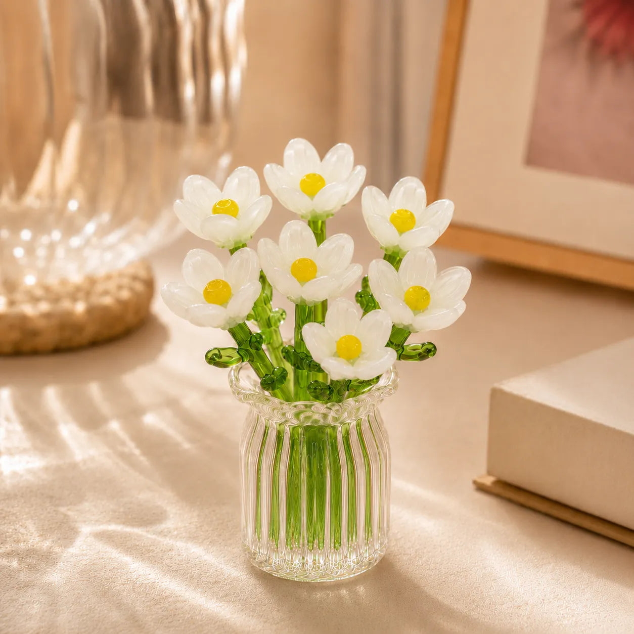 0 : Glazen Bloemenset Handgeblazen Decoratief Compact Onderhoudsvrij in 7 stuks Witte Set + Vaas van Inovessa