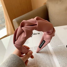 Headband : Hoofdband Zwart - Freya Headband - Verhoog Uw Kapsel met Deze Stijlvolle Brede in Roze van Pantino
