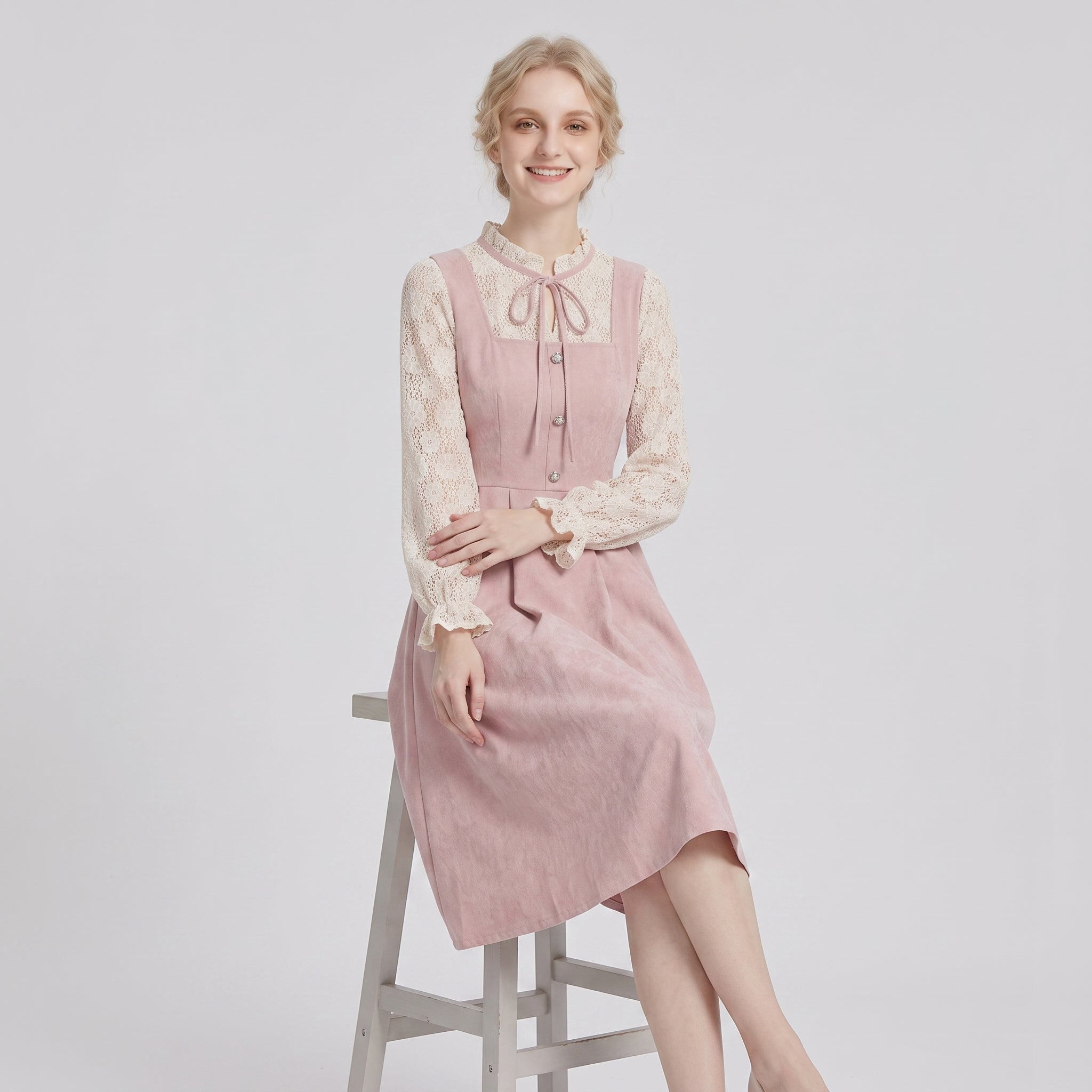 Gifts – Seasonal – Oktoberfest : Dames dirndl roze A-lijn, hartvormige halslijn en borduurwerk in van Steiner-boutique