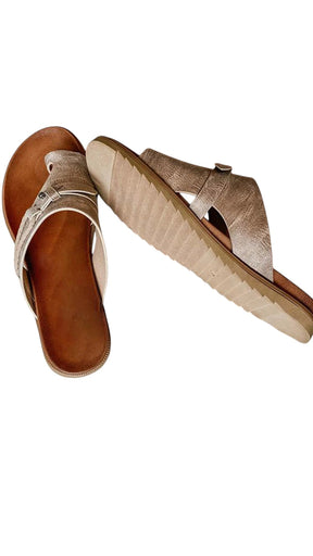 Sandali artigianali in pelle con cinturini incrociati e anello per dito da donna