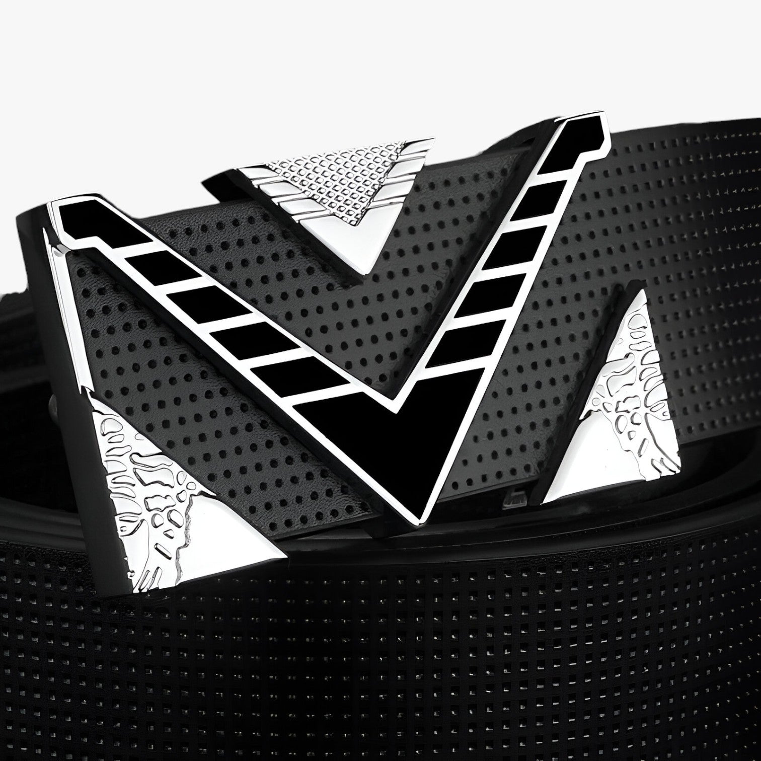 Elegante zwarte leren herenriem met V-vormige gouden gesp
