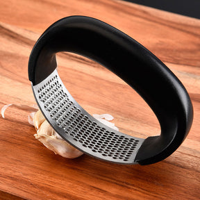 gadgets : Knoflookpers RVS - Gebogen Ergonomisch Keuken Gadget - RVS in van Pantino