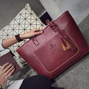 bags : Leren Schoudertas voor Dames Leer - Wijn Rood in van Pantino