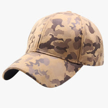 Baseball Cap : Baseballpet Zwart - Elegant en Comfortabel - Camouflage Suède voor Elke Look in khaki Verstelbaar van Pantino