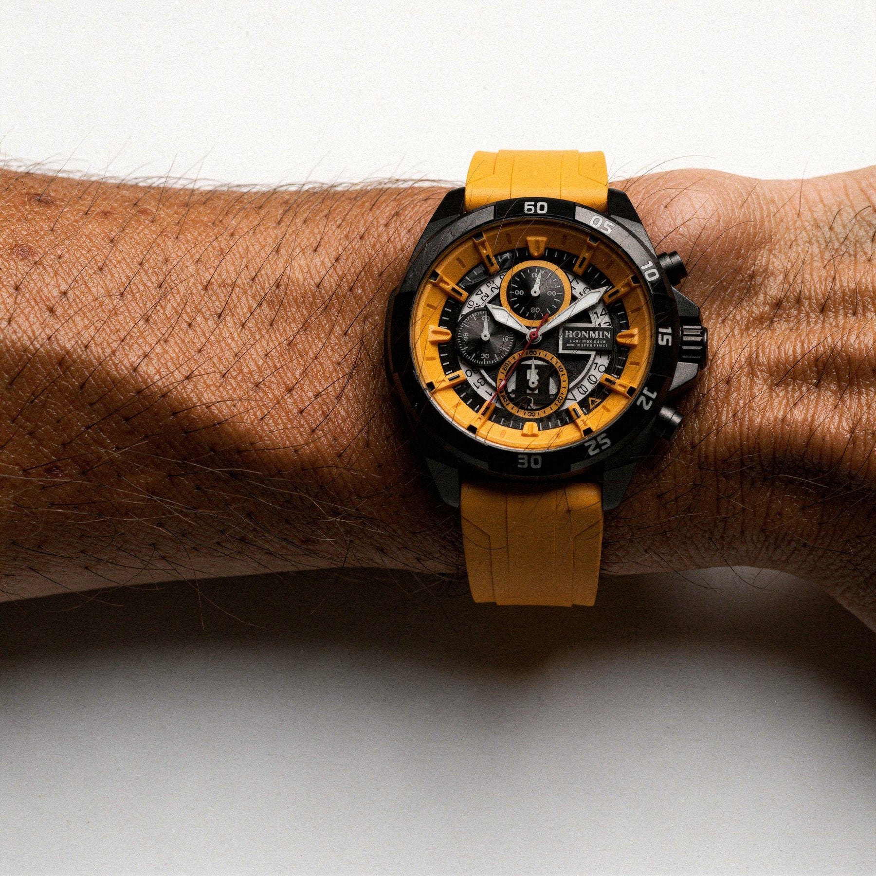 Watches : Horloge Zwart Zilver - Tactisch en Robuust - Waterdicht Sporthorloge voor Elke Avonturier in van Pantino
