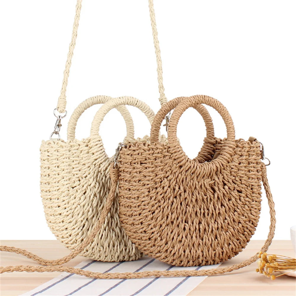 bags : Handgeweven Stro Crossbody Tas Dames - Halfrond Bohemian Design - Stro in van Pantino