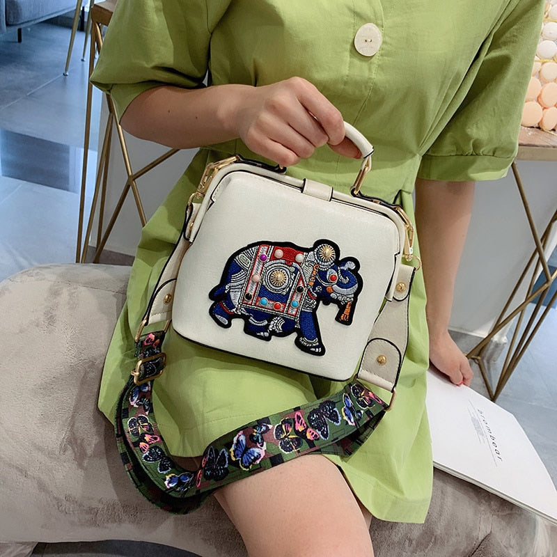 bags : Mandala Geborduurde Tas - Blauw in Wit van Pantino